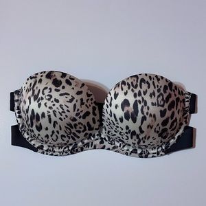 Victoria’s Secret very sexy strapless bra